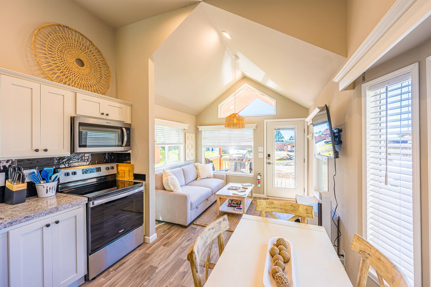 Rainforest Tiny Home Retreat: Coastal, photo 6