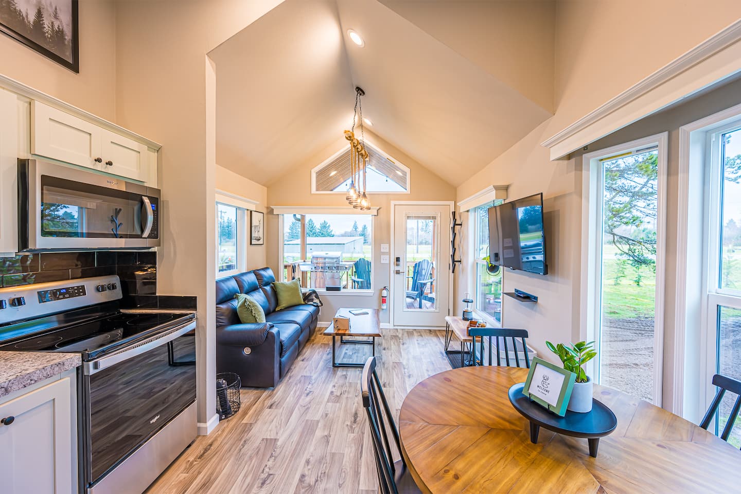 Rainforest Tiny Home Retreat: Rustic Modern, photo 3