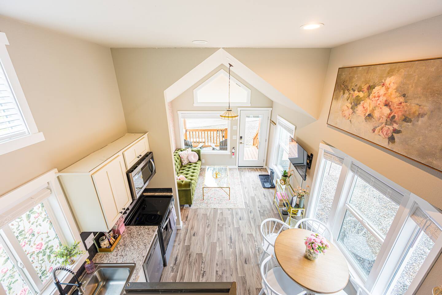 Rainforest Tiny Home Retreat Floral Cottage, photo 8