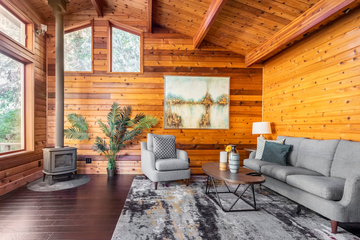 Charming Lakefront Log Cabin, photo 7