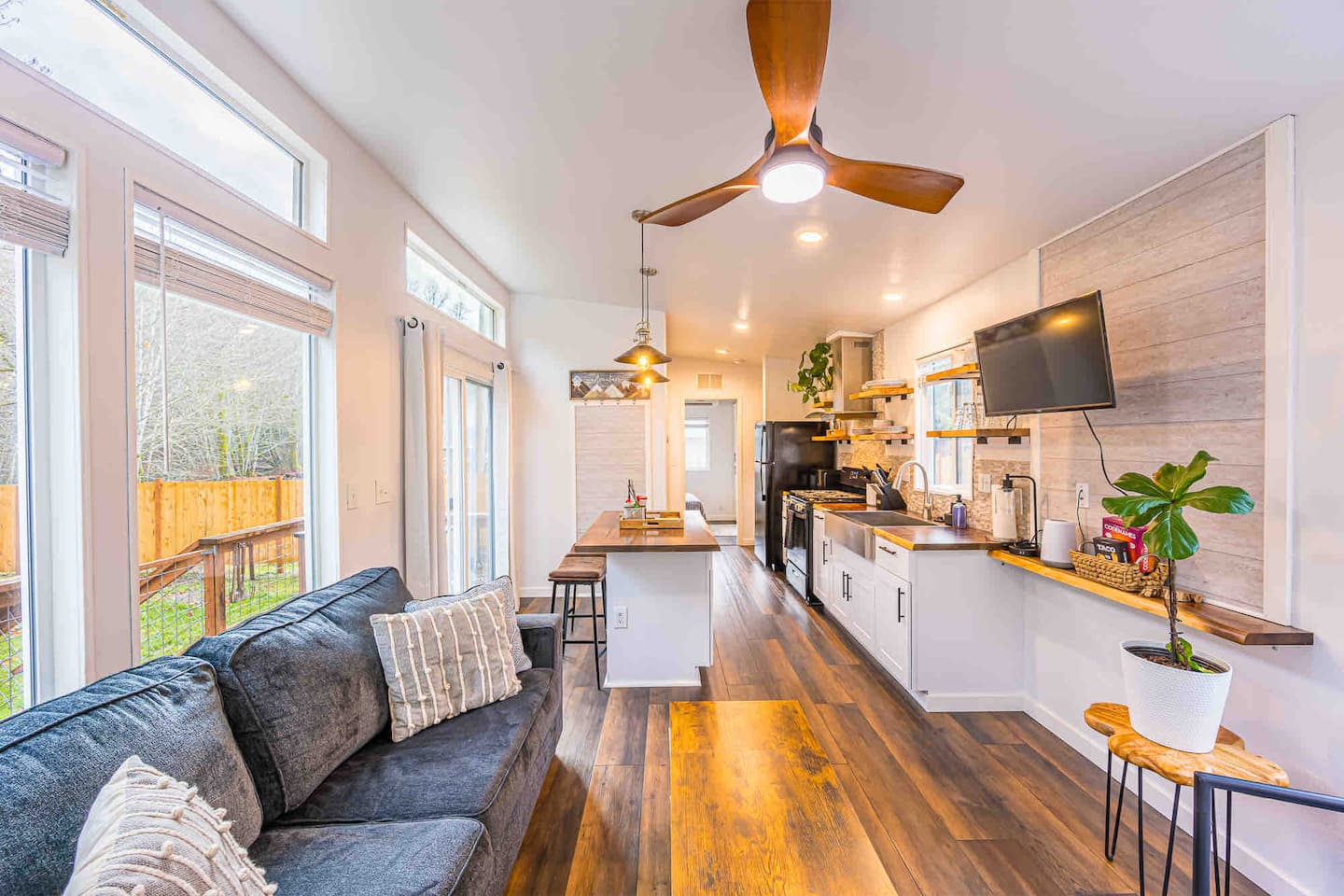 Rivers Edge:river side tiny home, photo 3