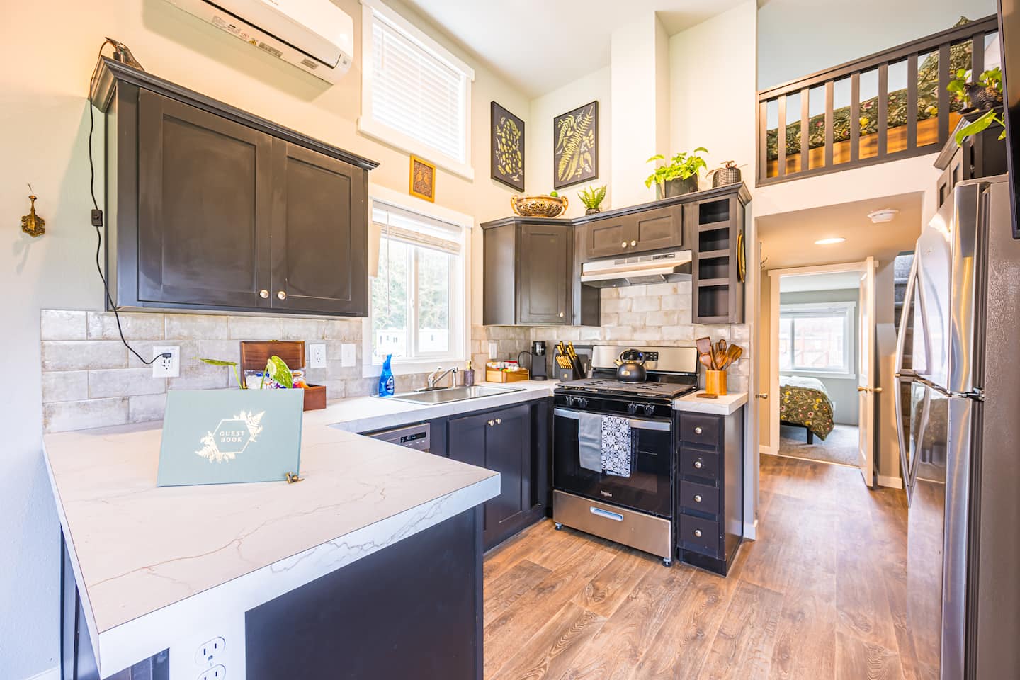 Rainforest Tiny Home Retreat Moody Botanical Suite, photo 5