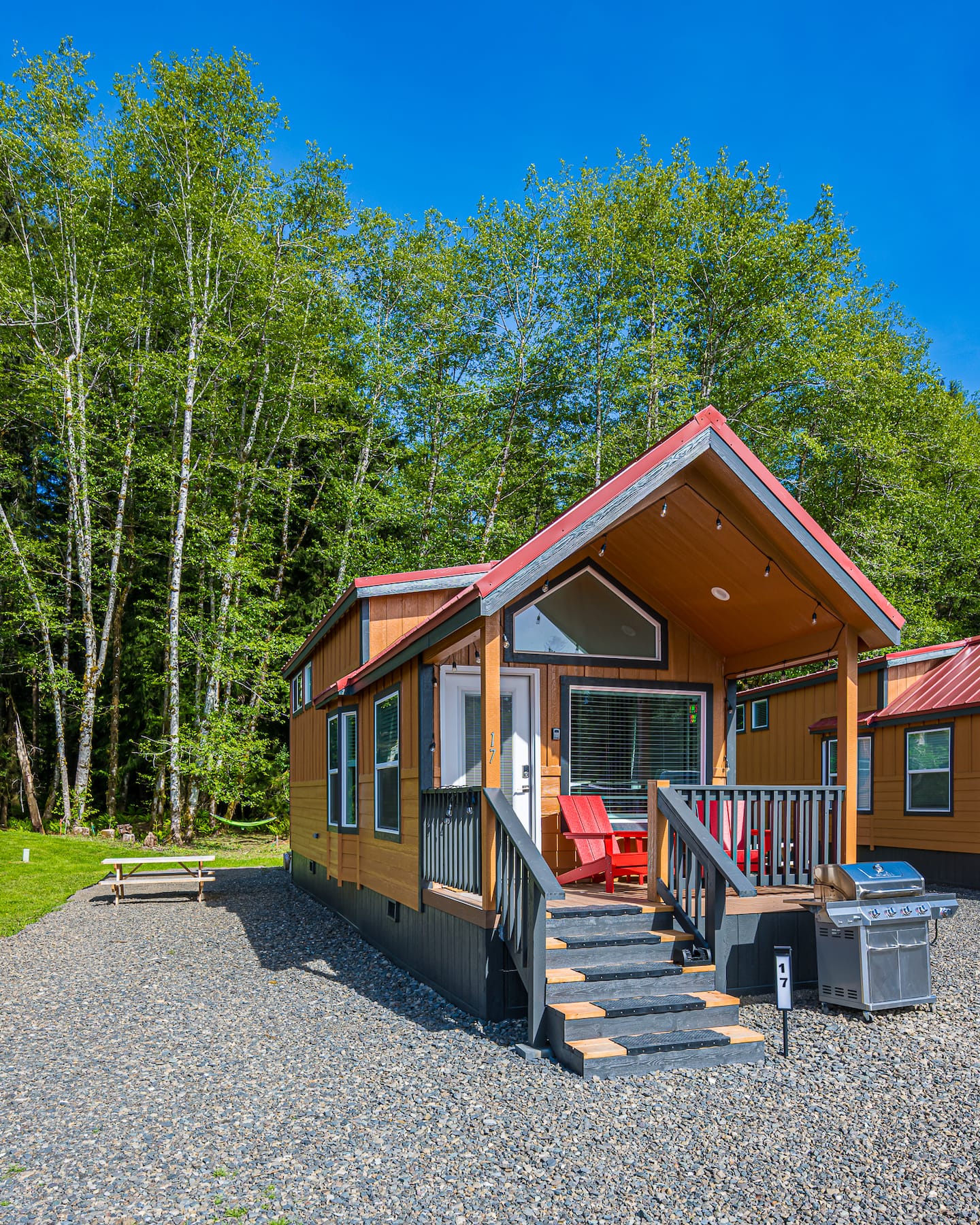 Rainforest Tiny Home Retreat Abstract Modern, photo 3
