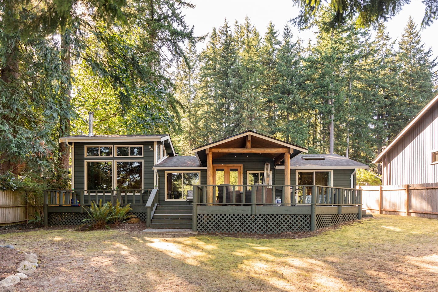 Charming Lakefront Log Cabin, photo 6