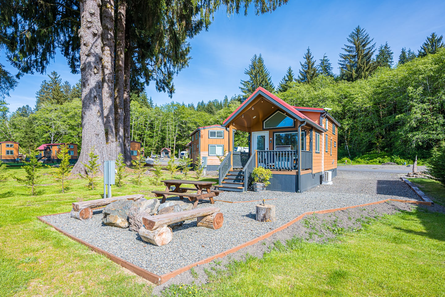 Rainforest Tiny Home Retreat: Industrial