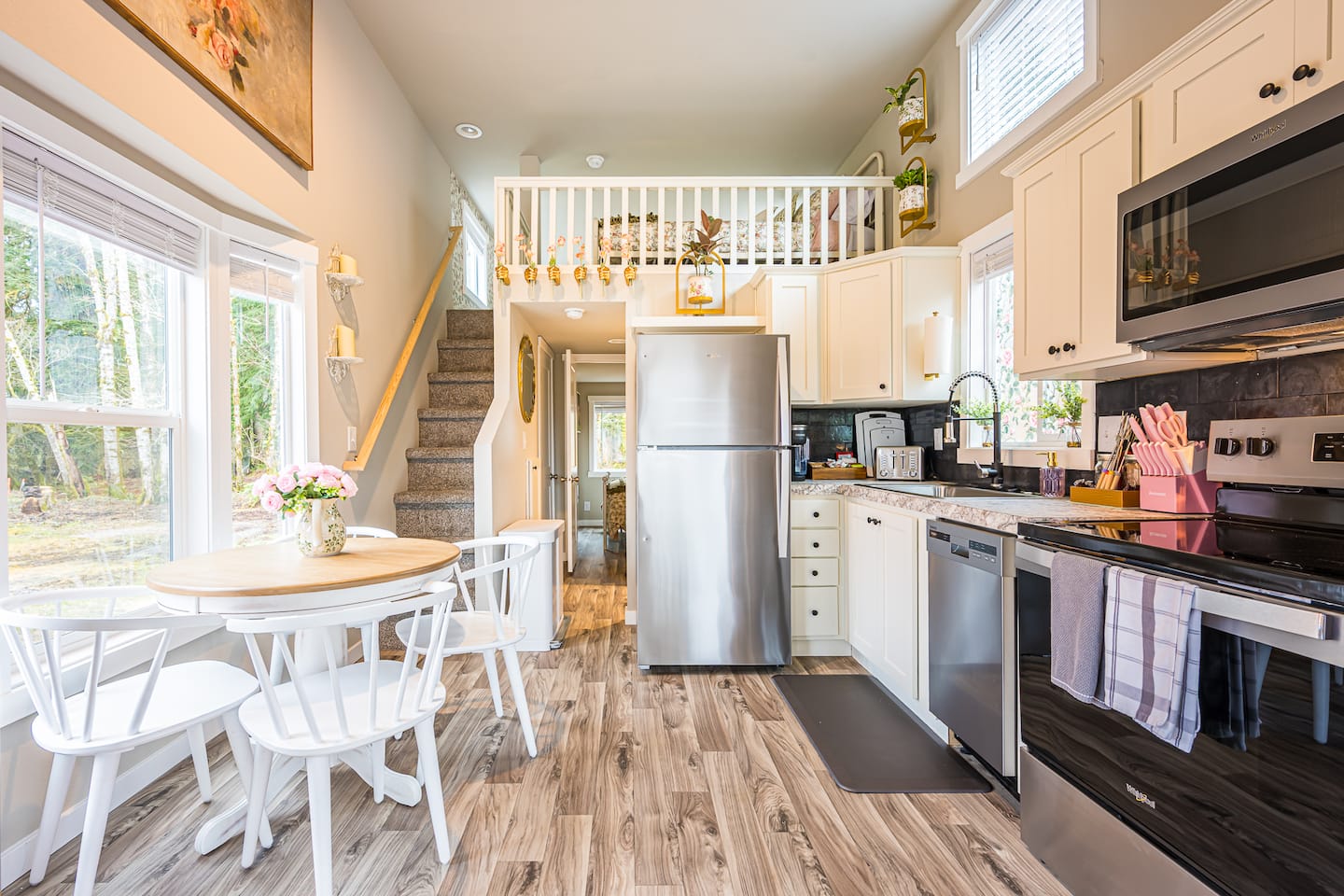 Rainforest Tiny Home Retreat Floral Cottage, photo 4