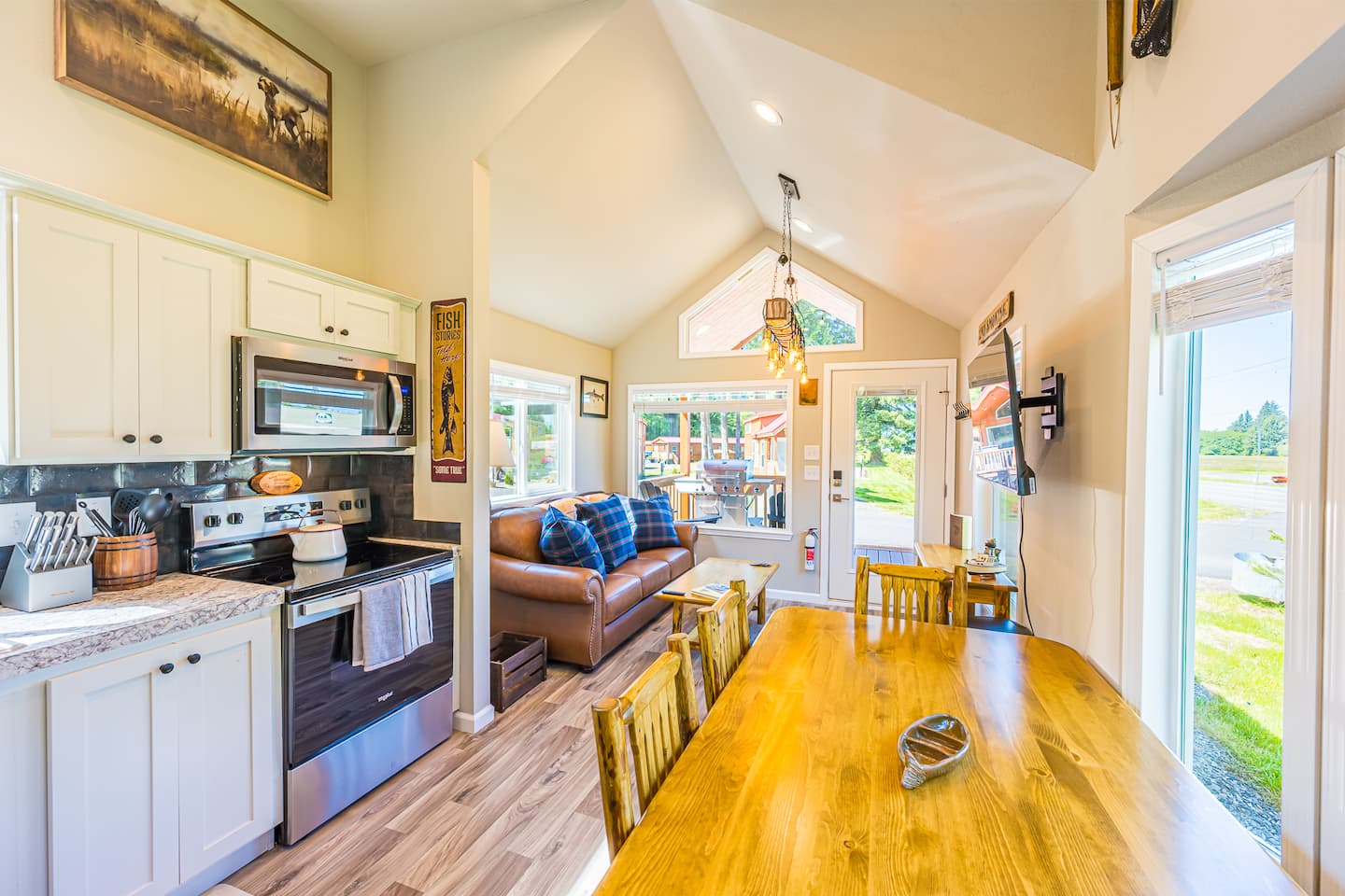 Rainforest Tiny Home Retreat: Fishing Cabin, photo 7