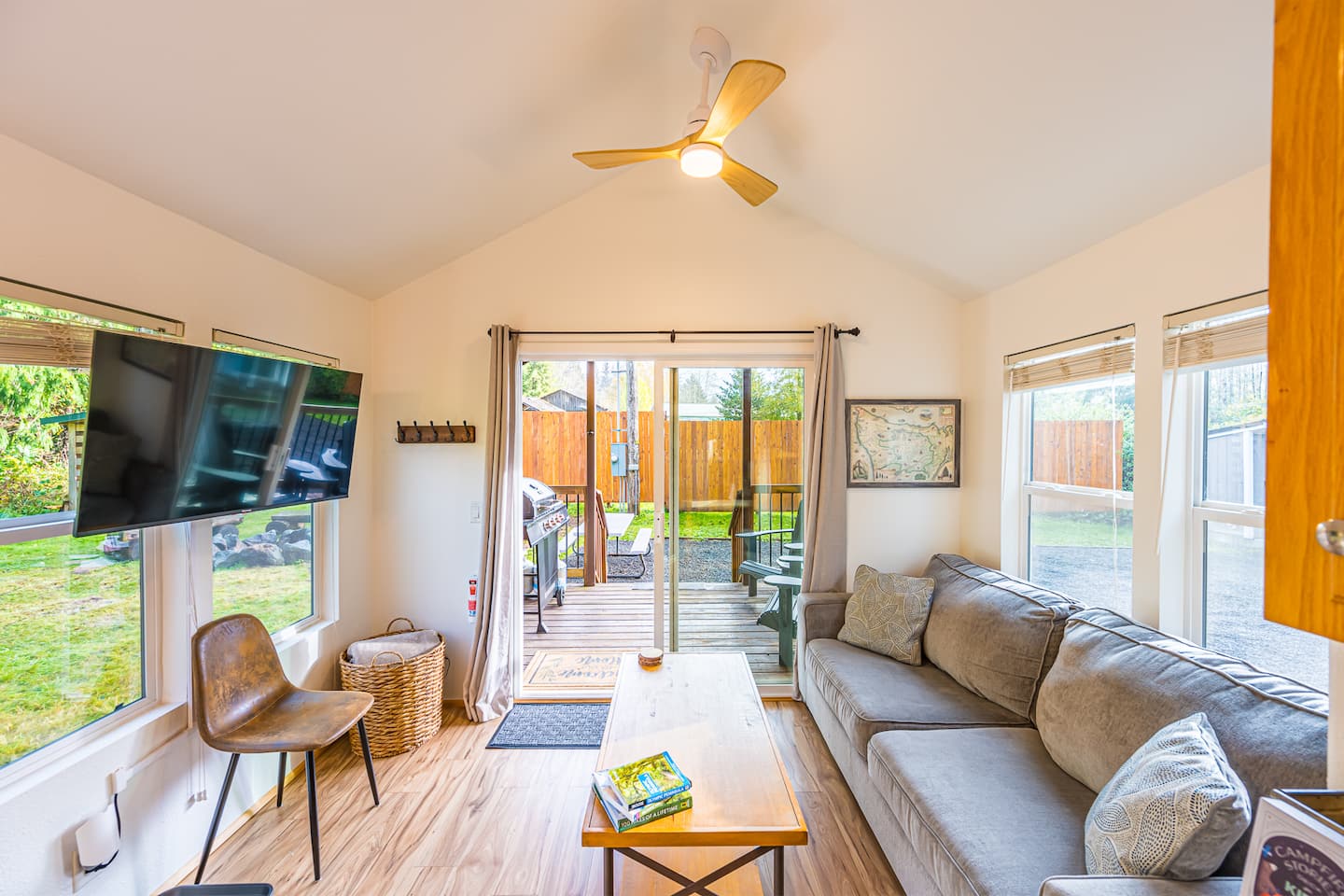 Beaver's Den: Private & Cozy Experience — tiny home vacation rental in Beaver, WA near Olympic National Park, photo 7