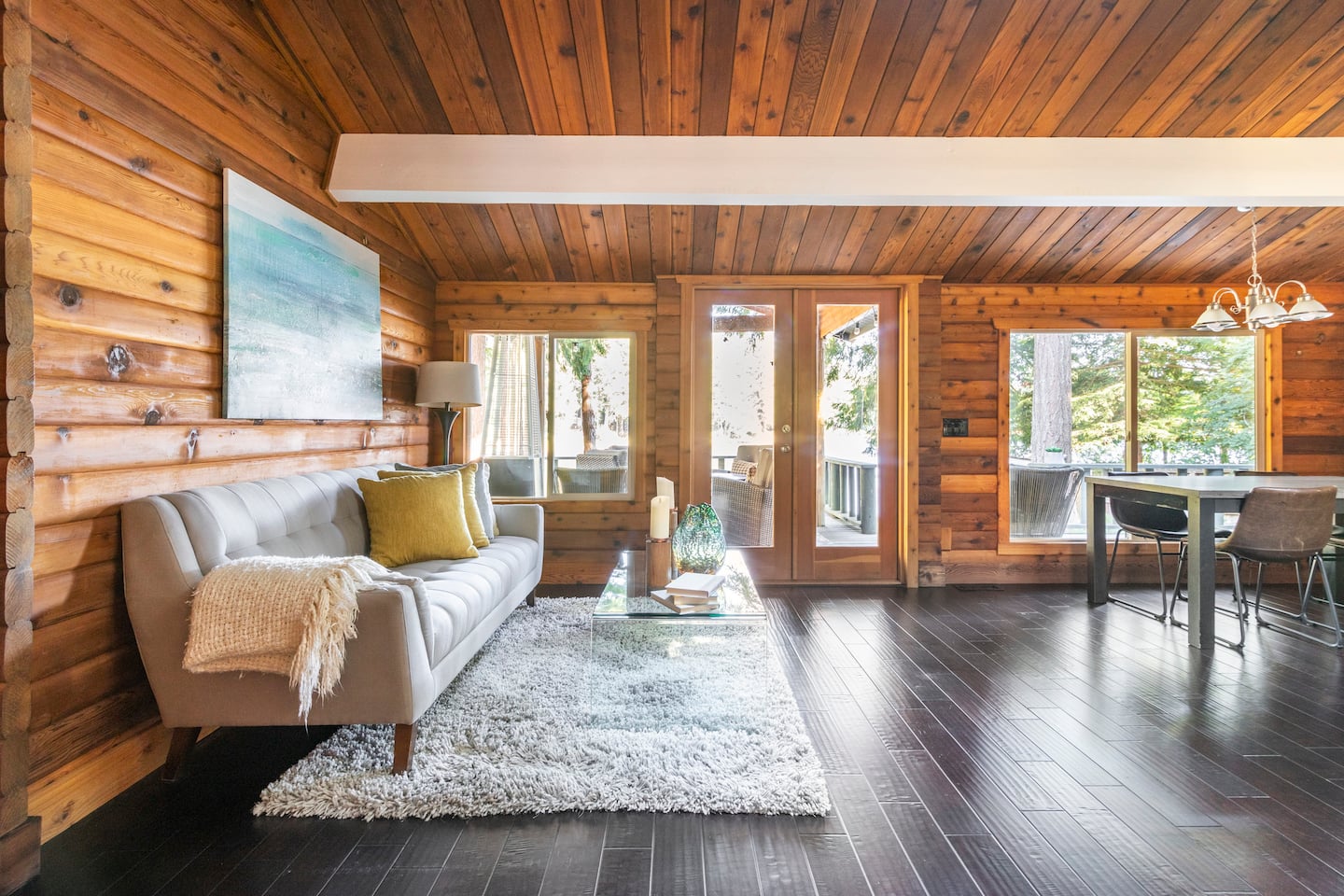 Charming Lakefront Log Cabin, photo 4