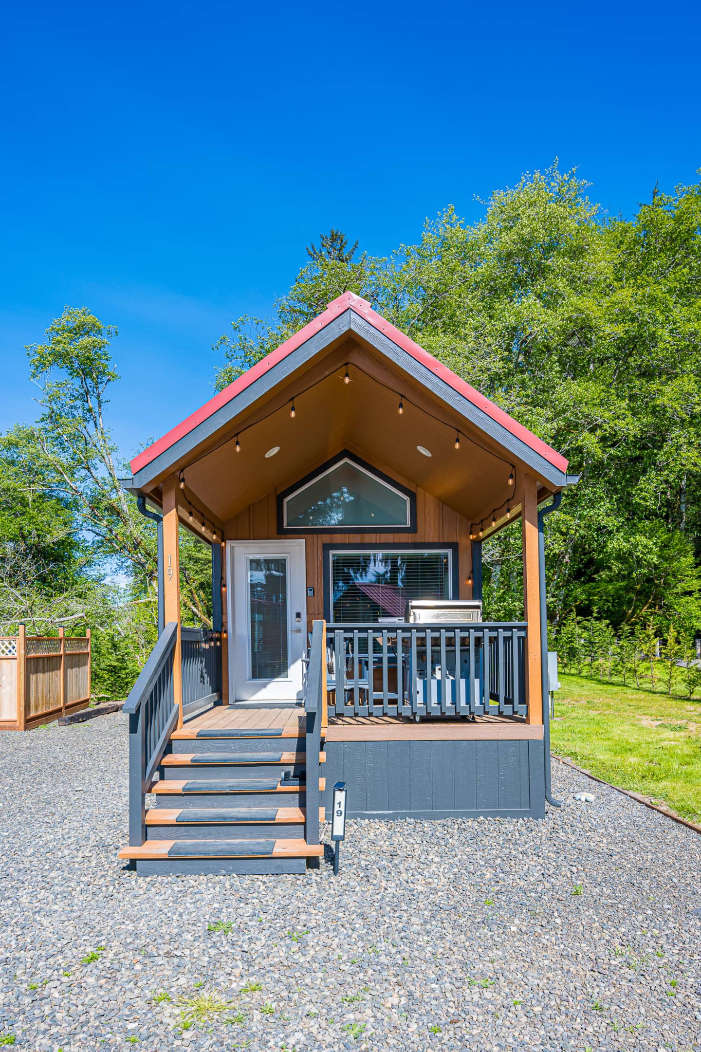 Rainforest Tiny Home Retreat: Rustic